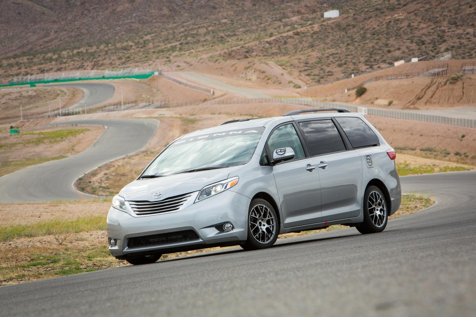 Тойота сена 2024. Toyota Sienna 2023. Toyota Sienna Hybrid 2023. Тойота Сиенна 2018 гибрид. Сиена 2023 Тойота Сиенна.