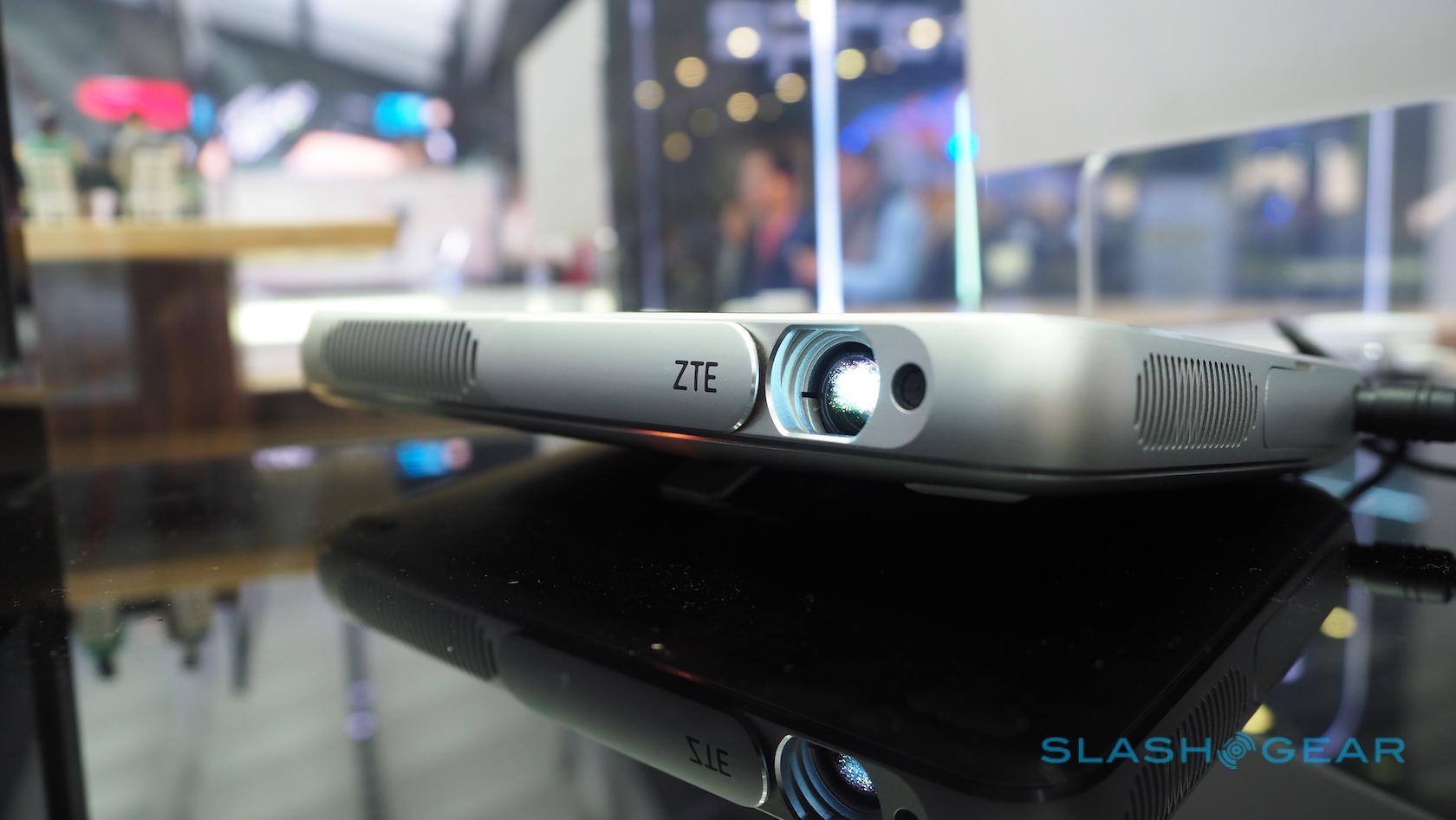 zte-spro-plus-projector-tablet-hands-on-sg-3