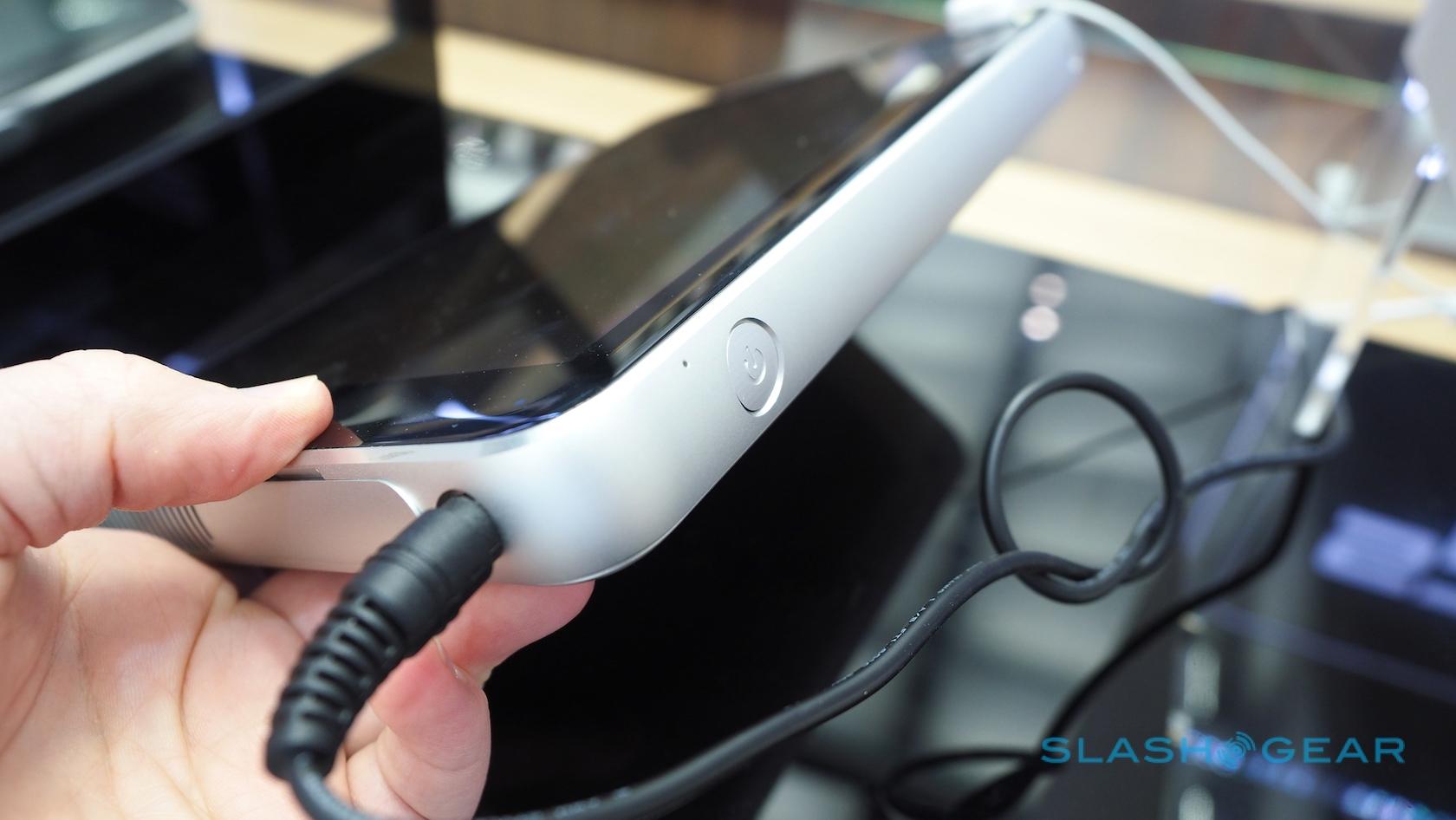 zte-spro-plus-projector-tablet-hands-on-sg-4