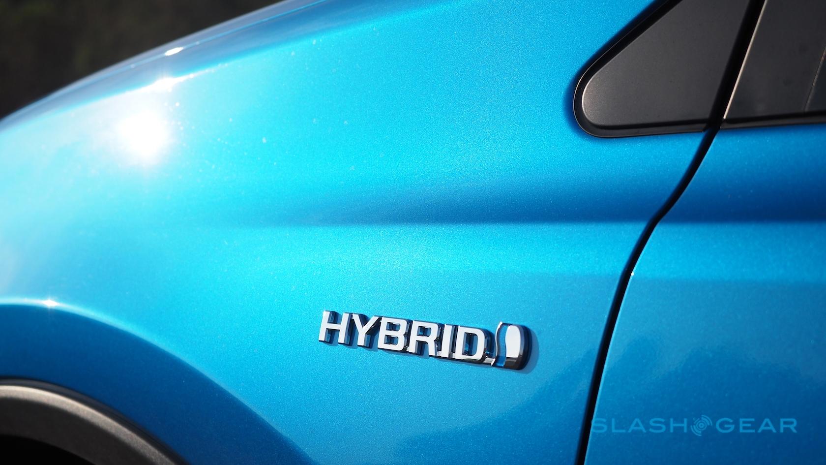 2016-toyota-rav4-hybrid-review-1