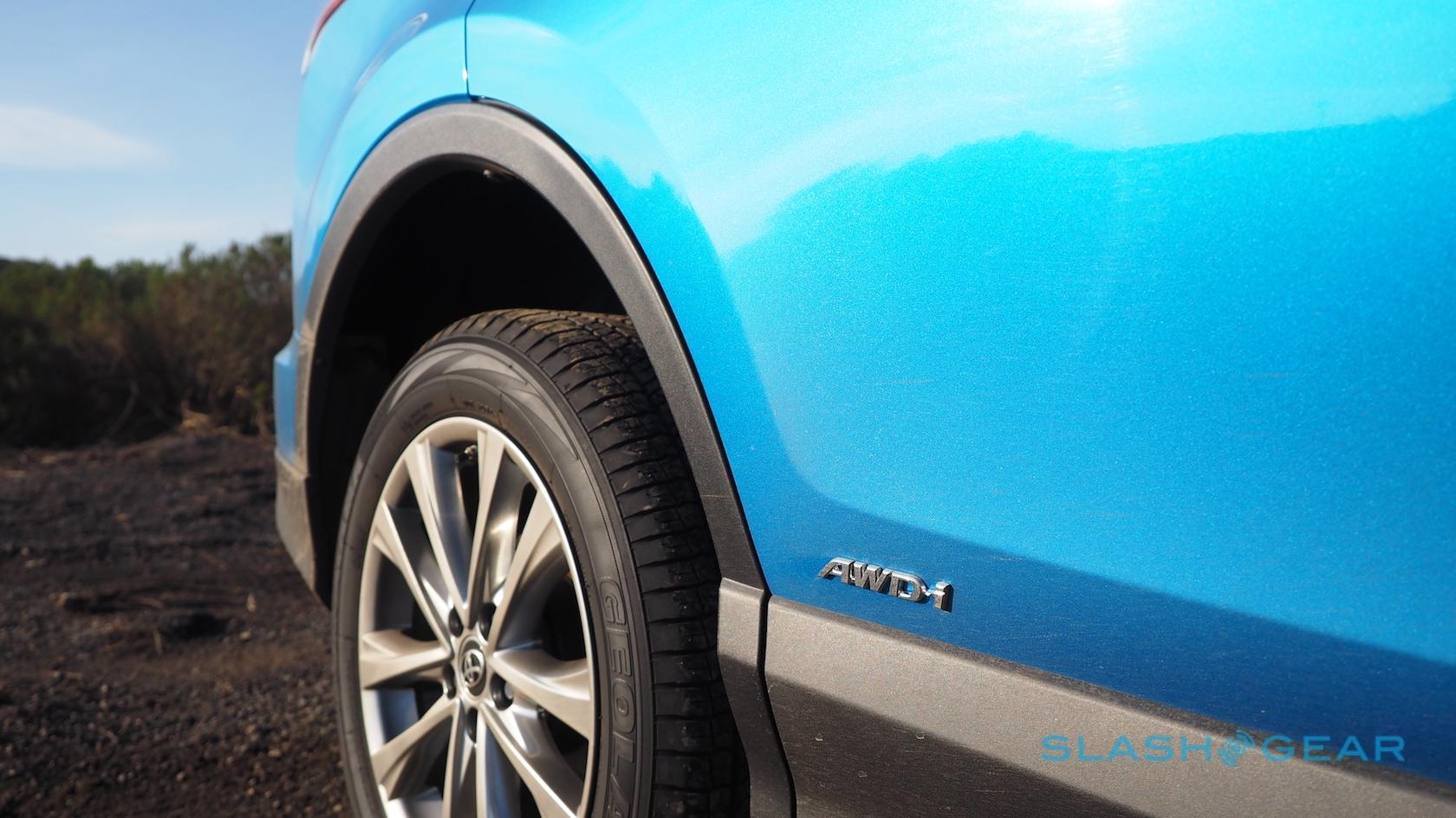 2016-toyota-rav4-hybrid-review-9