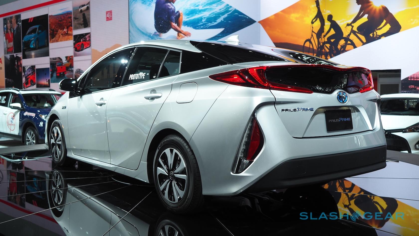 2017-toyota-prius-prime-16