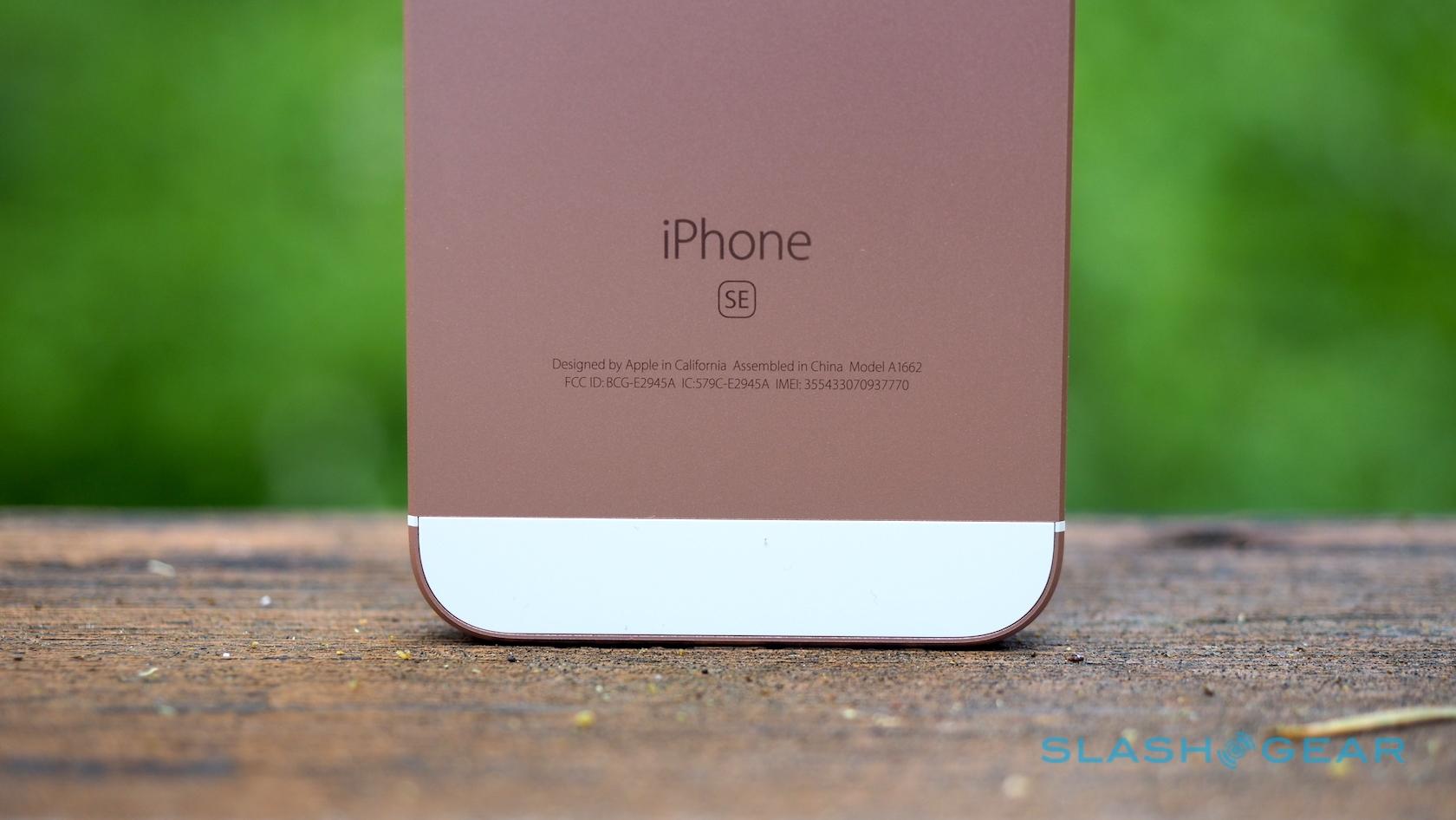 Iphone Se Review Classic Remix Slashgear Iphone Se Review Classic Remix Slashgear