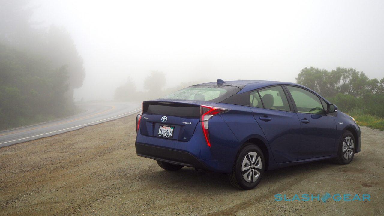 Four Things The 2016 Prius Two Eco Gets Absolutely Right Slashgear 2016 Toyota Prius Two Eco Review 13