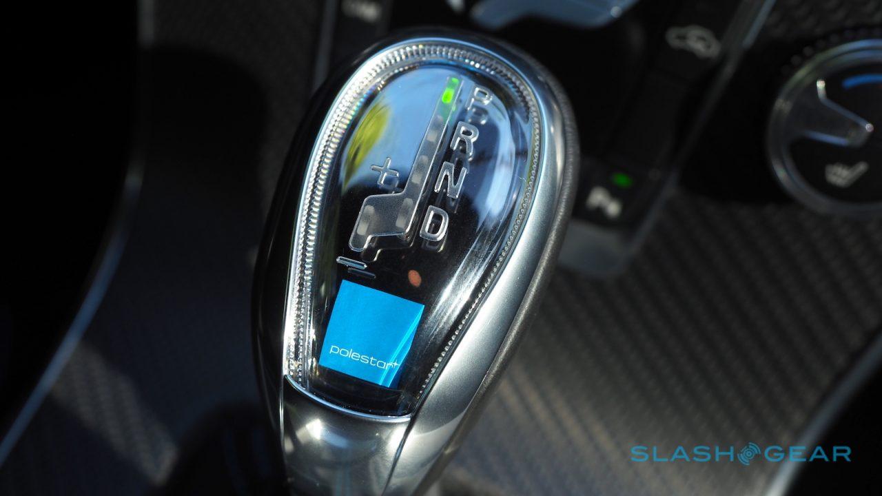 2016-volvo-v60-polestar-t6-13
