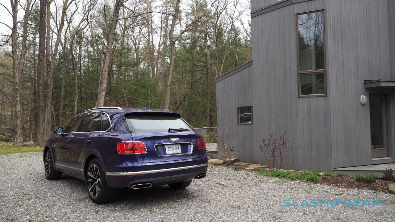 2017-bentley-bentayga-16