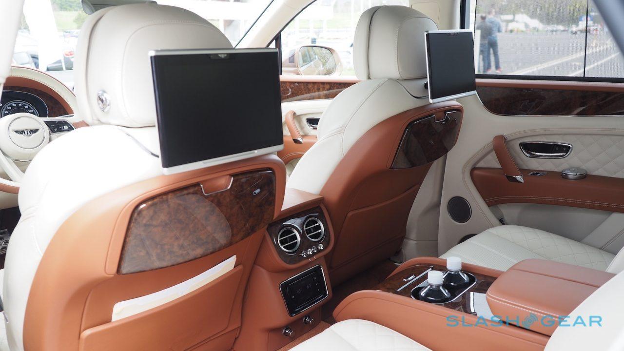 2017-bentley-bentayga-38