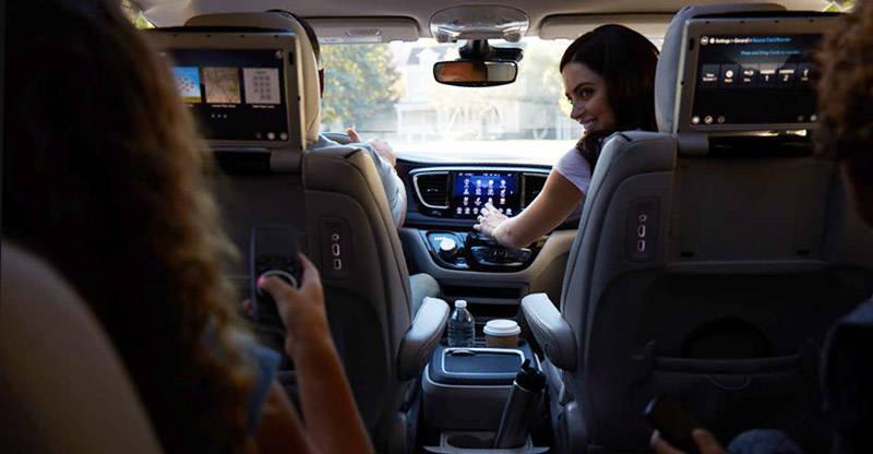 2017-chrysler-pacifica-hybrid-tech