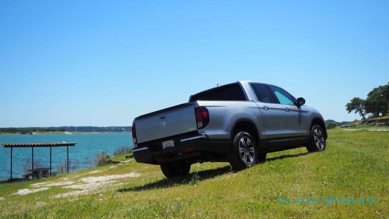 2017-honda-ridgeline-32