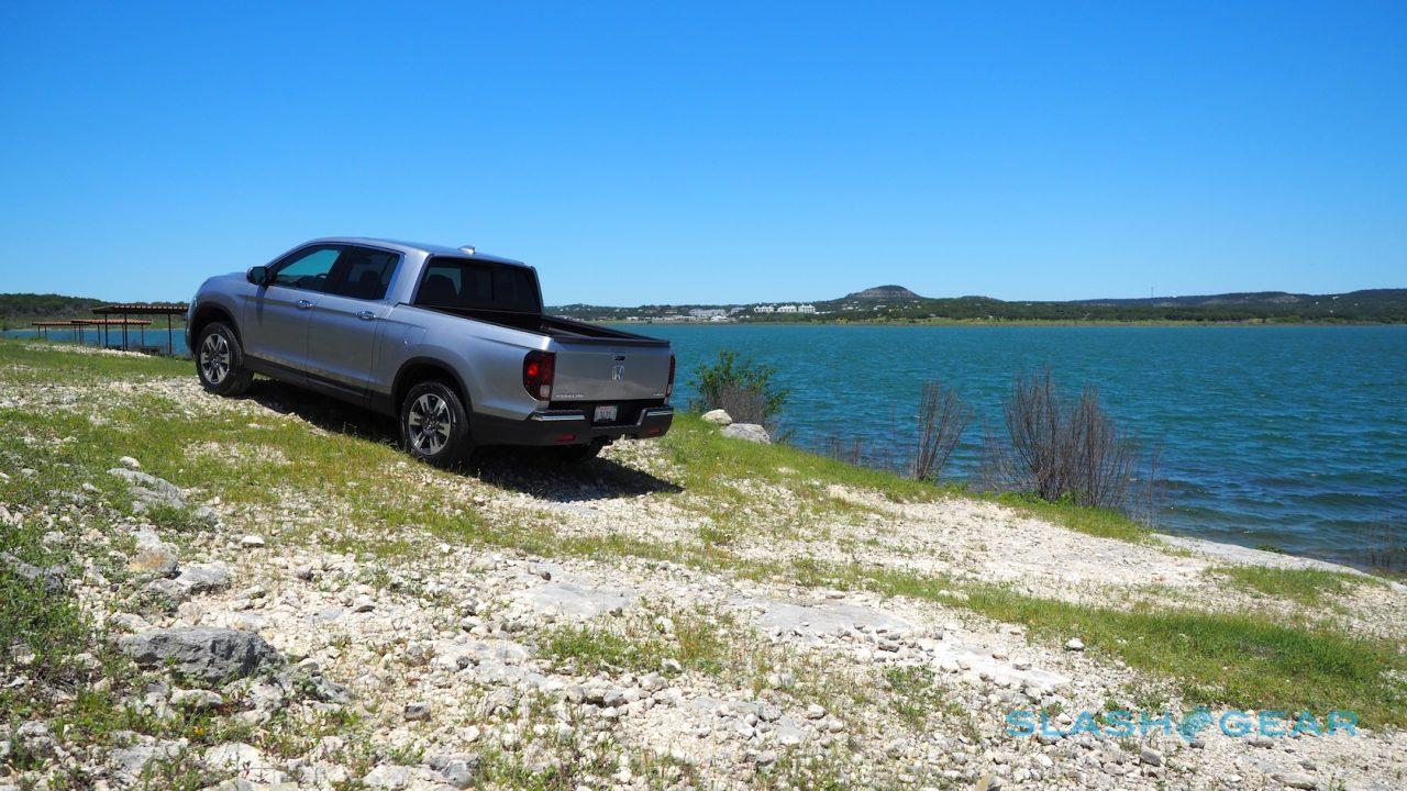 2017-honda-ridgeline-37