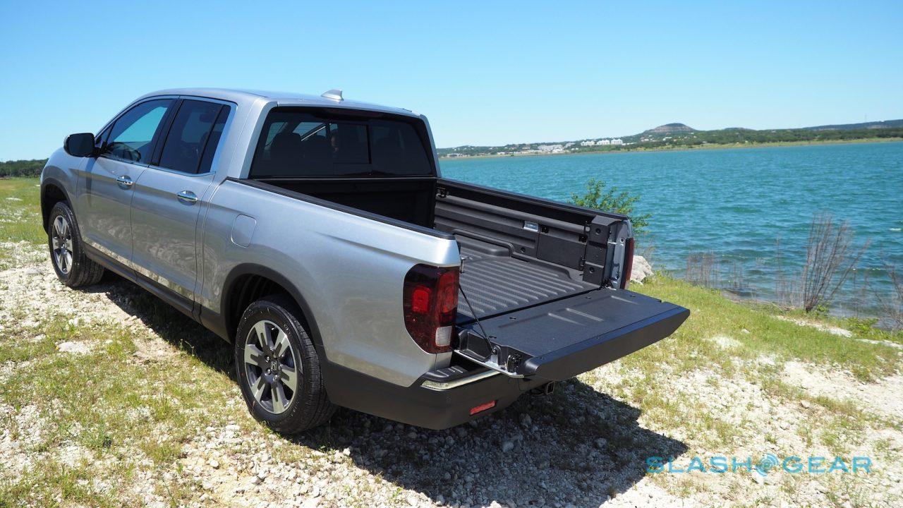2017-honda-ridgeline-38