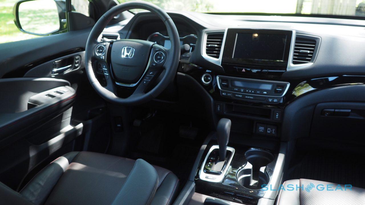 2017-honda-ridgeline-48