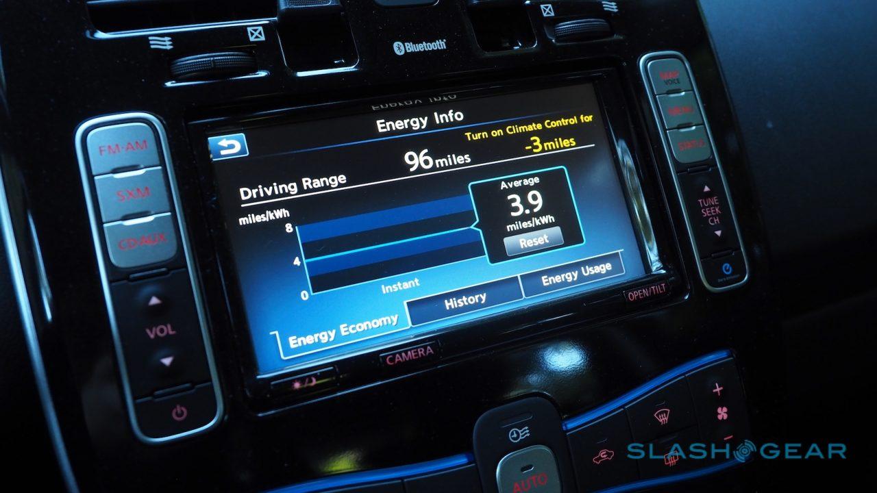 2016-nissan-leaf-review-13