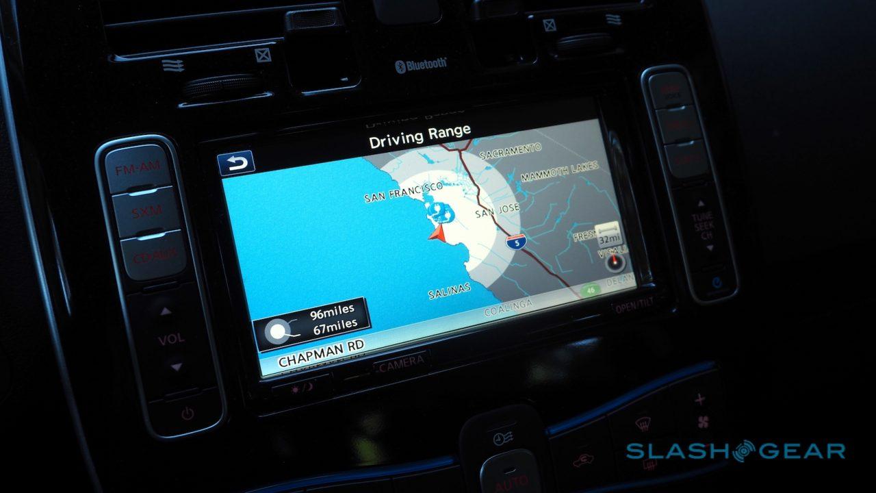 2016-nissan-leaf-review-14