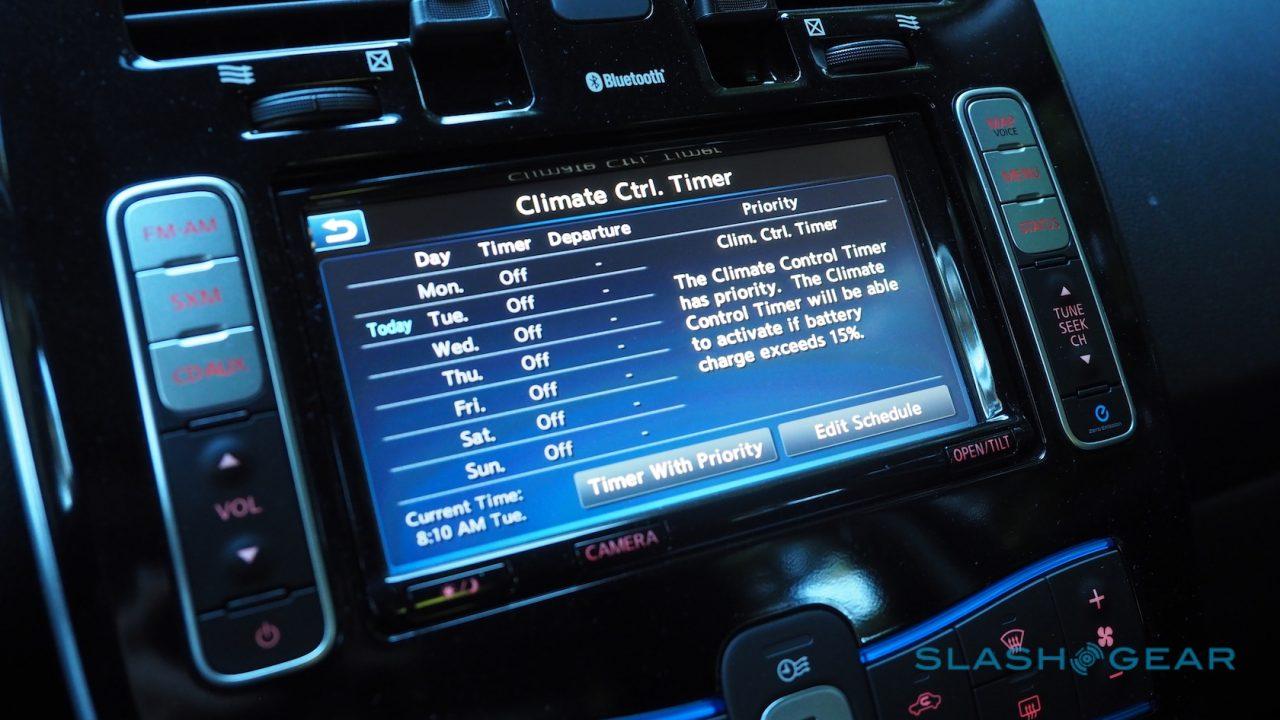 2016-nissan-leaf-review-16
