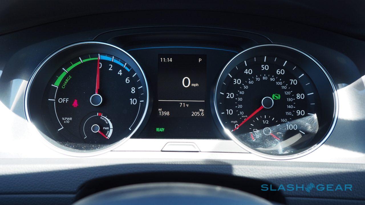 2016-volkswagen-e-golf-review-2
