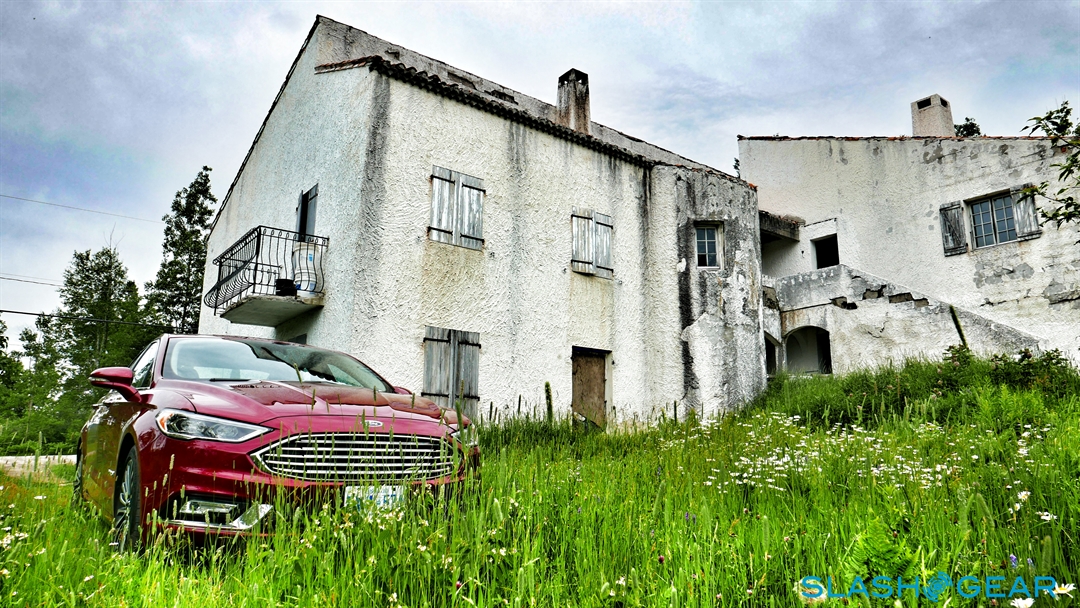 2017-Ford-Fusion-review-photo-SlashGear00012