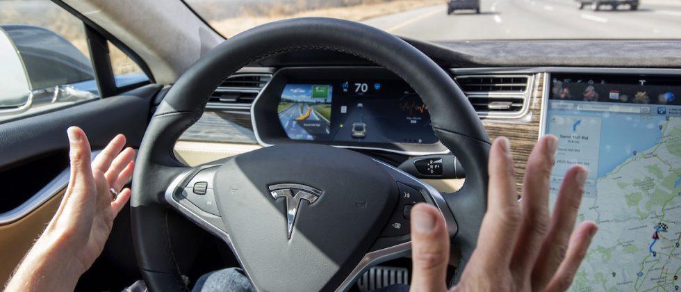 Consumer Reports wants Tesla to rename & disable Autopilot until it’s safer