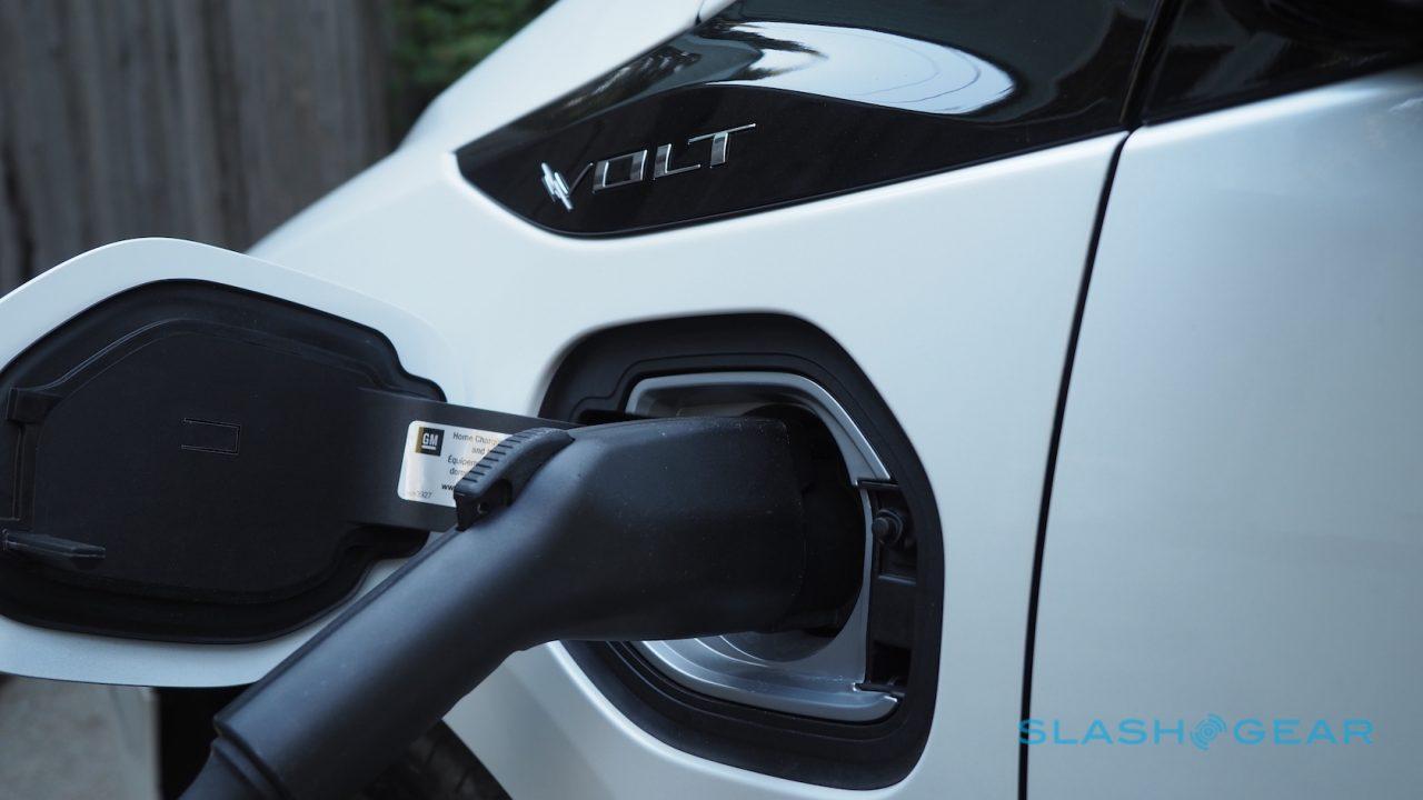 2017-chevrolet-volt-review-20