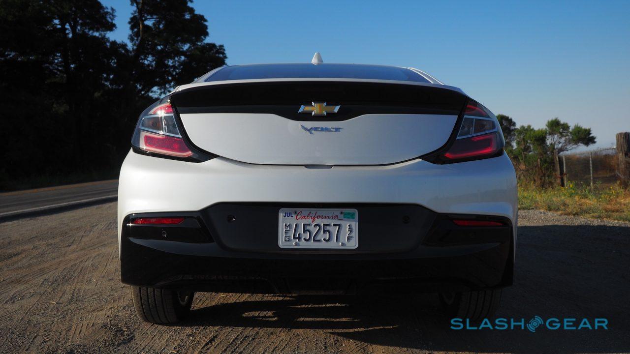 2017-chevrolet-volt-review-8
