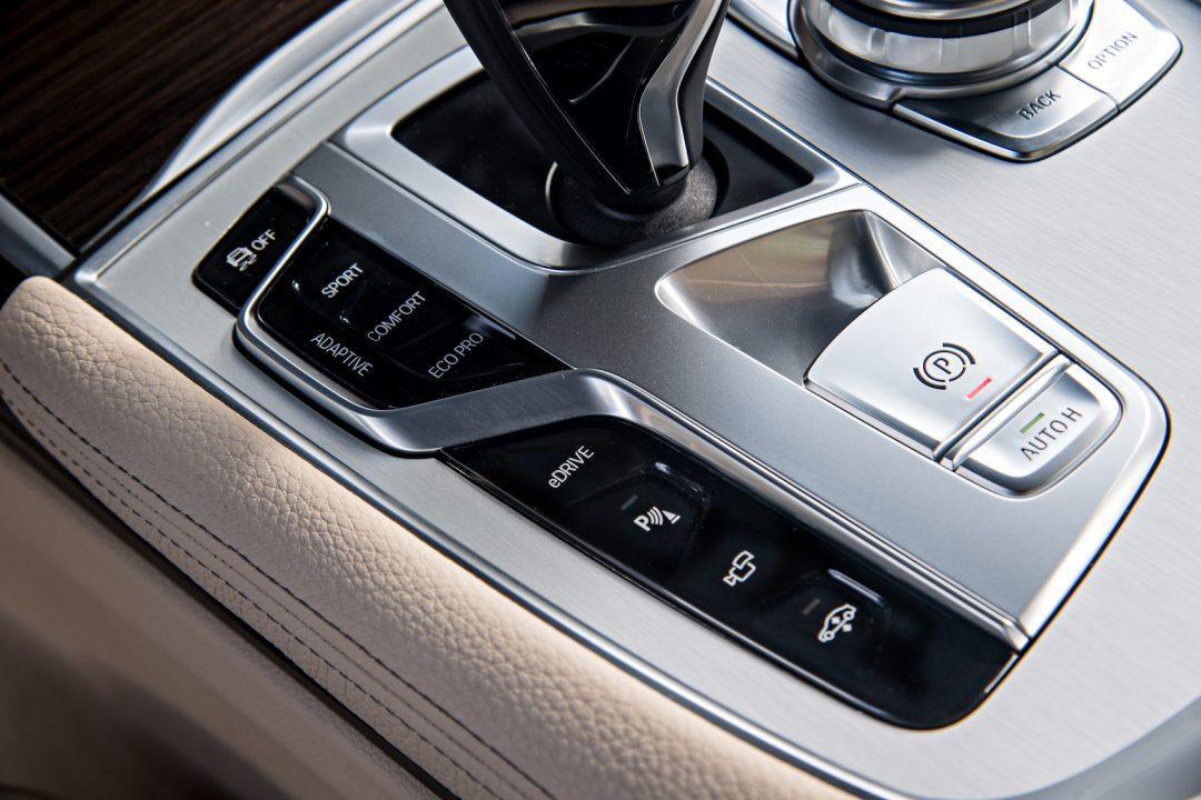 P90226947_highRes_bmw-740le-xdrive-ipe