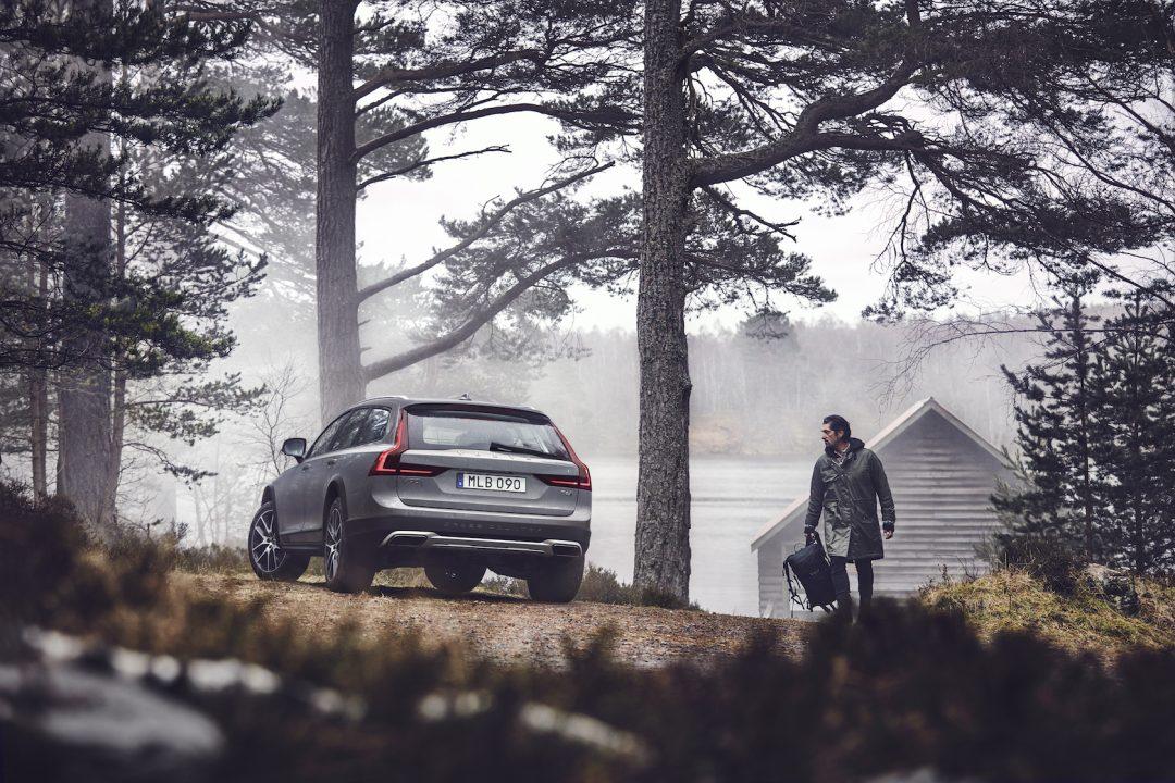 18-volvo-v90-cross-country