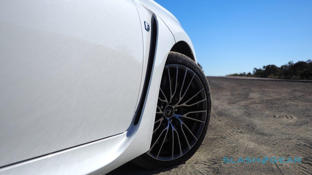 2016-lexus-rc-f-review-10
