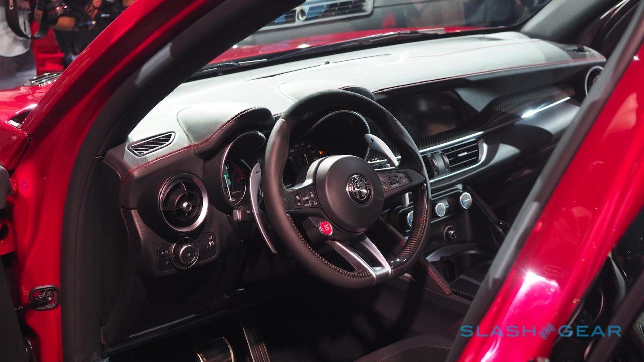 2018-alfa-romeo-stelvia-quadrifoglio-10