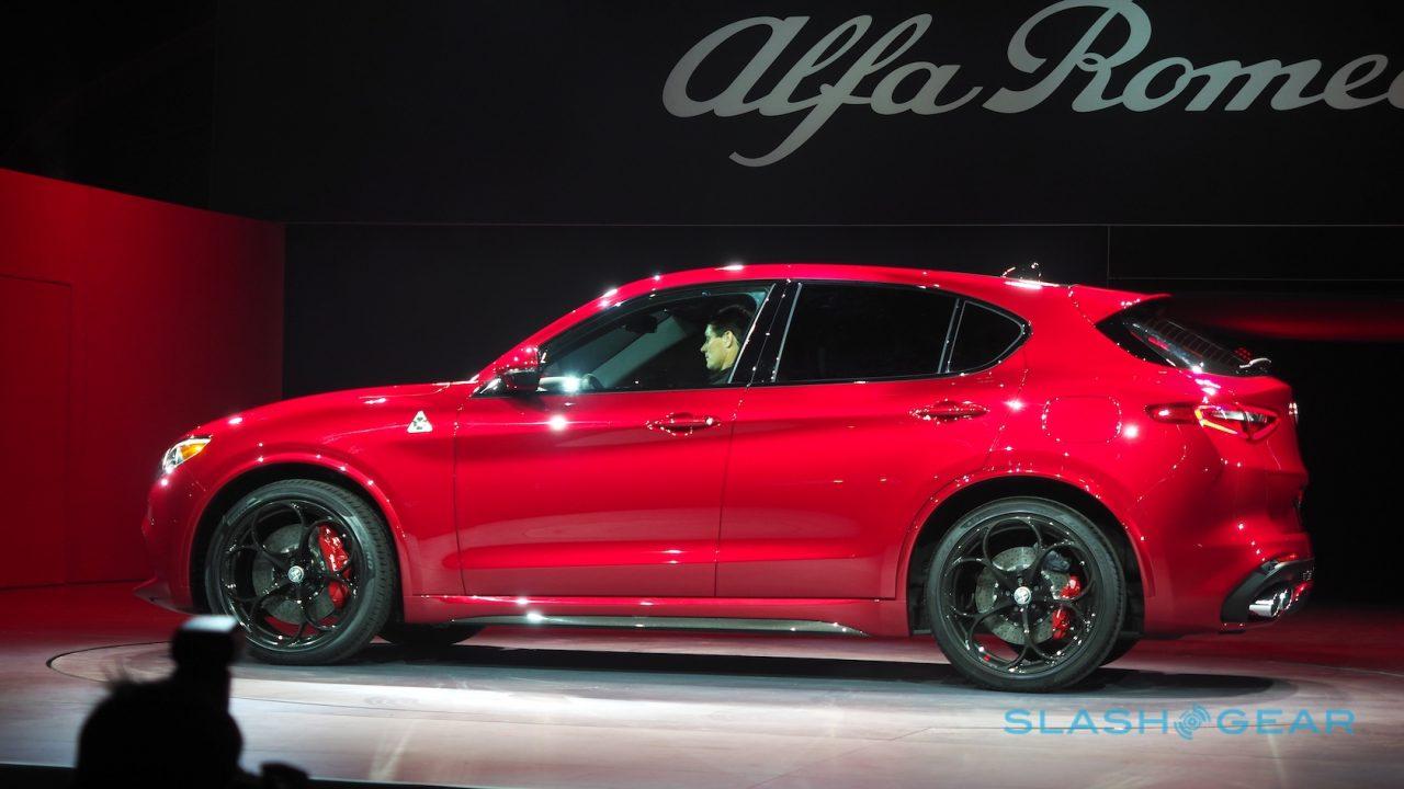 2018-alfa-romeo-stelvia-quadrifoglio-2