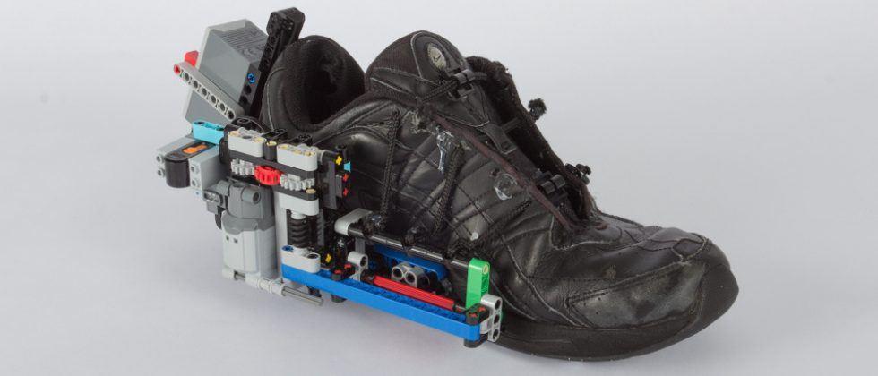 nike self tying shoe