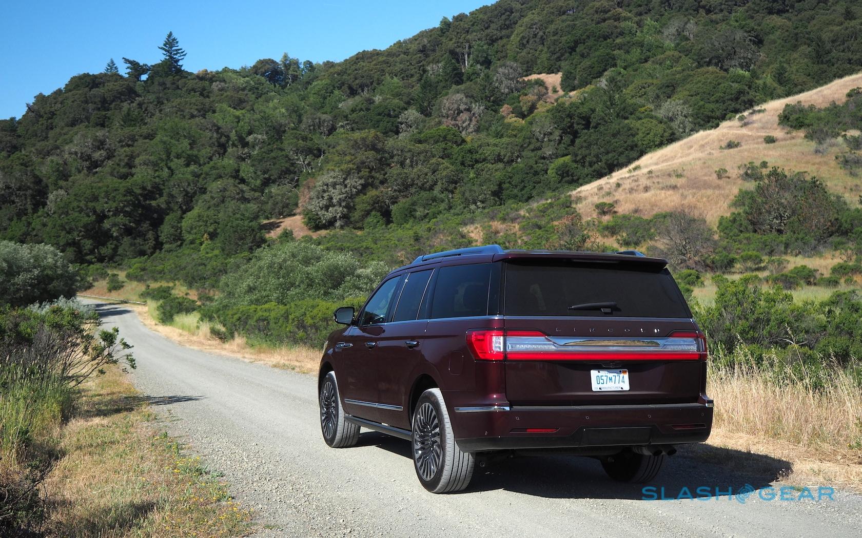 2018 Lincoln Navigator Review Brash 3 Row Suv Royalty Slashgear