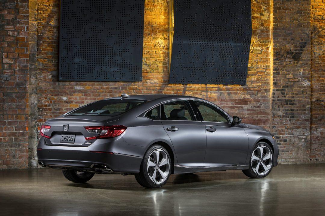 2018 Honda Accord >> 2018 Honda Accord Makes Huge Break With Tradition Slashgear 2018 Honda Accord >> 2018 Honda Accord Makes Huge Break With Tradition Slashgear