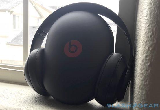 beats studio 3 airplane