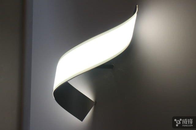Lg S Flexible Oled Lamps Aim To Make Lightbulbs Obsolete Lg S Flexible Oled Lamps Aim To Make Lightbulbs Obsolete