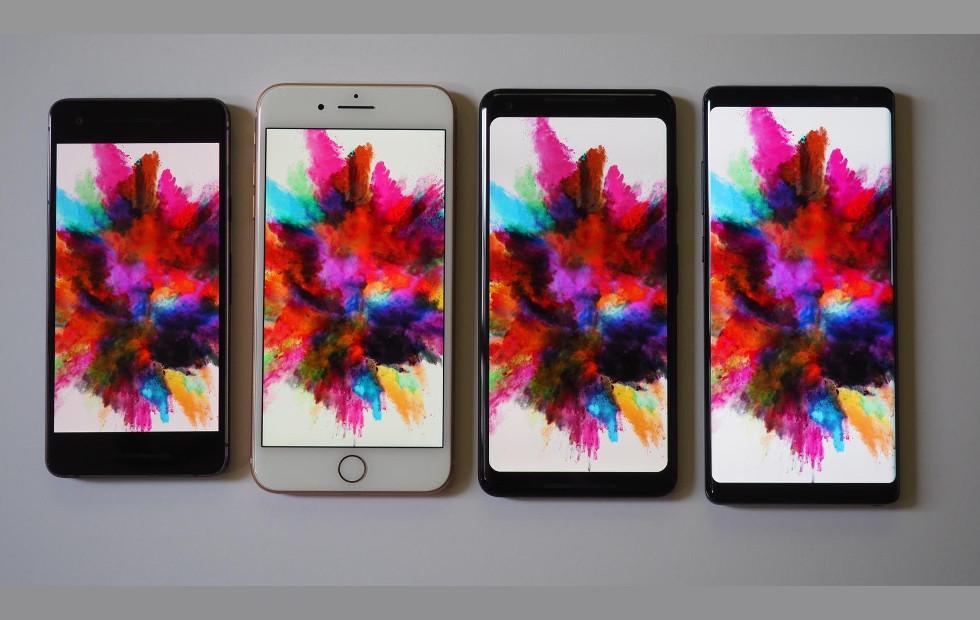 Samsung ad flaunts screen superiority in Pixel 2 XL’s face
