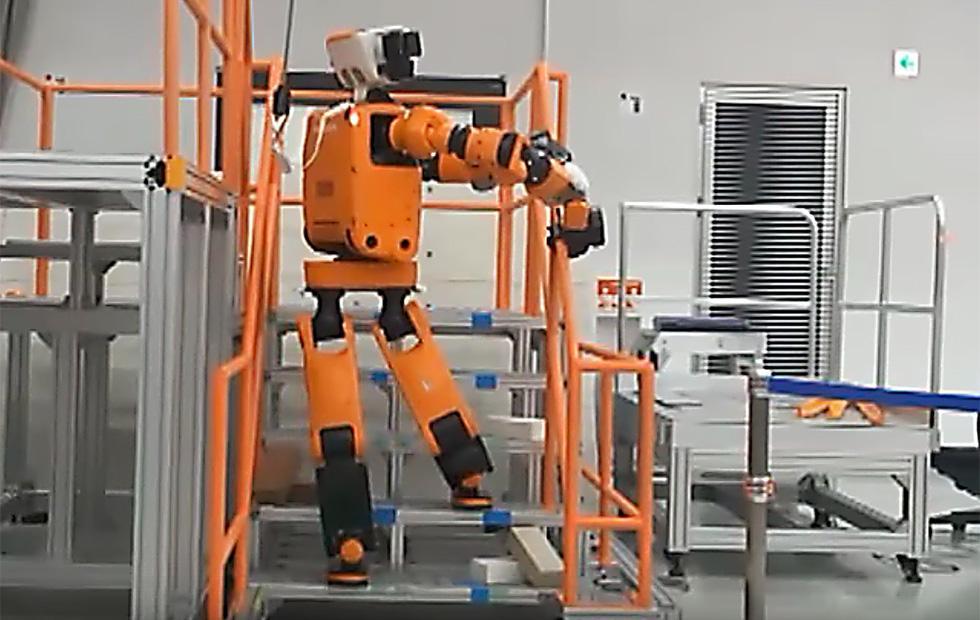 Honda E2 Dr Robot Prototype Is Designed For Disaster Scenarios Slashgear