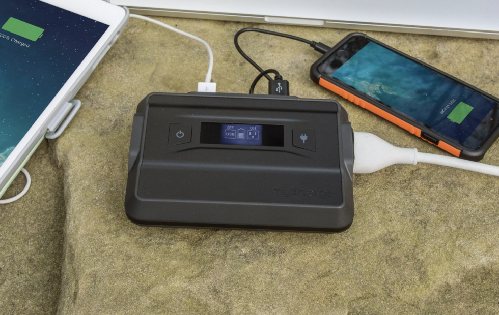 AdventureUltra portable battery with AC adapter: like a mobile wall plug