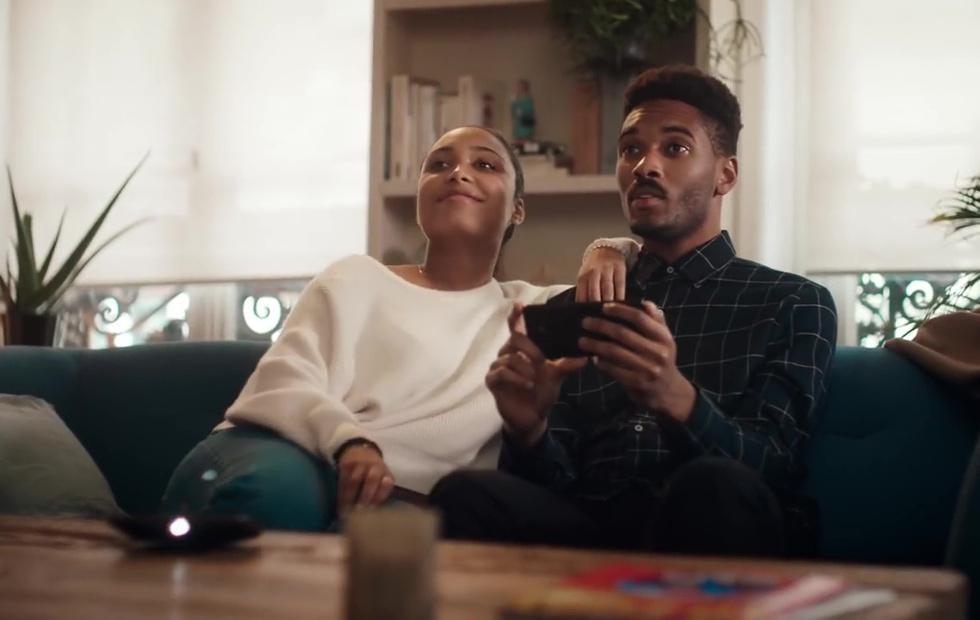 Motorola mocks Samsung ad that mocked the iPhone X