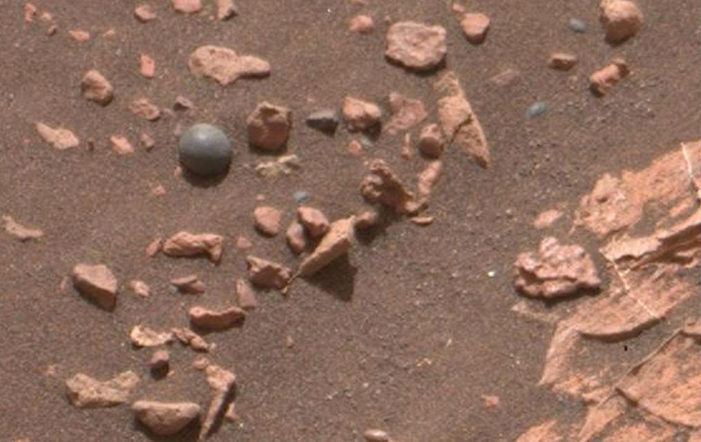 Mars rover images show round balls, stirring up new conspiracies