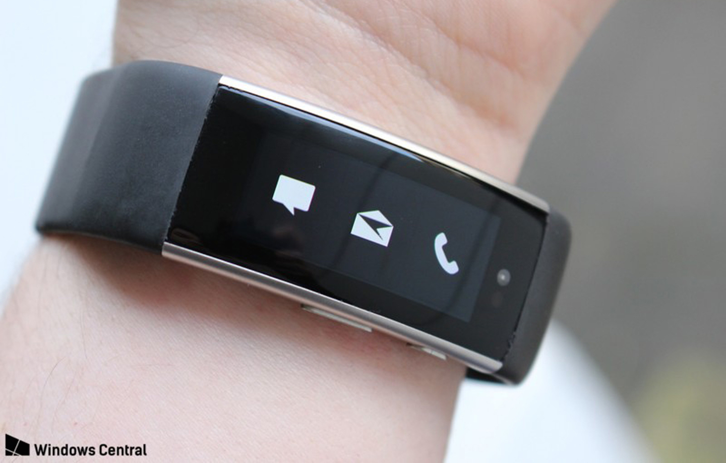 Leaked Microsoft Band 3 prototype gets hands-on reveal - SlashGear