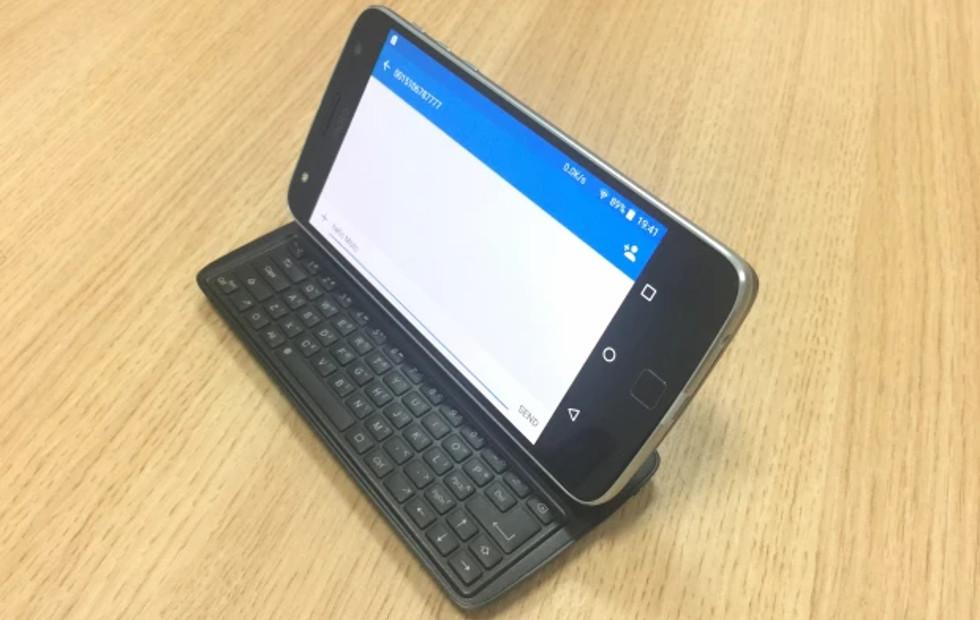 Moto Mod Slide Out Qwerty Keyboard Launching Later This Year