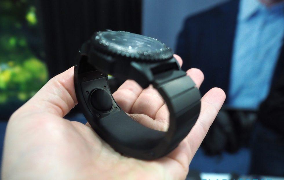 Sgnl’s body conducting Bluetooth wristband is oddly compelling