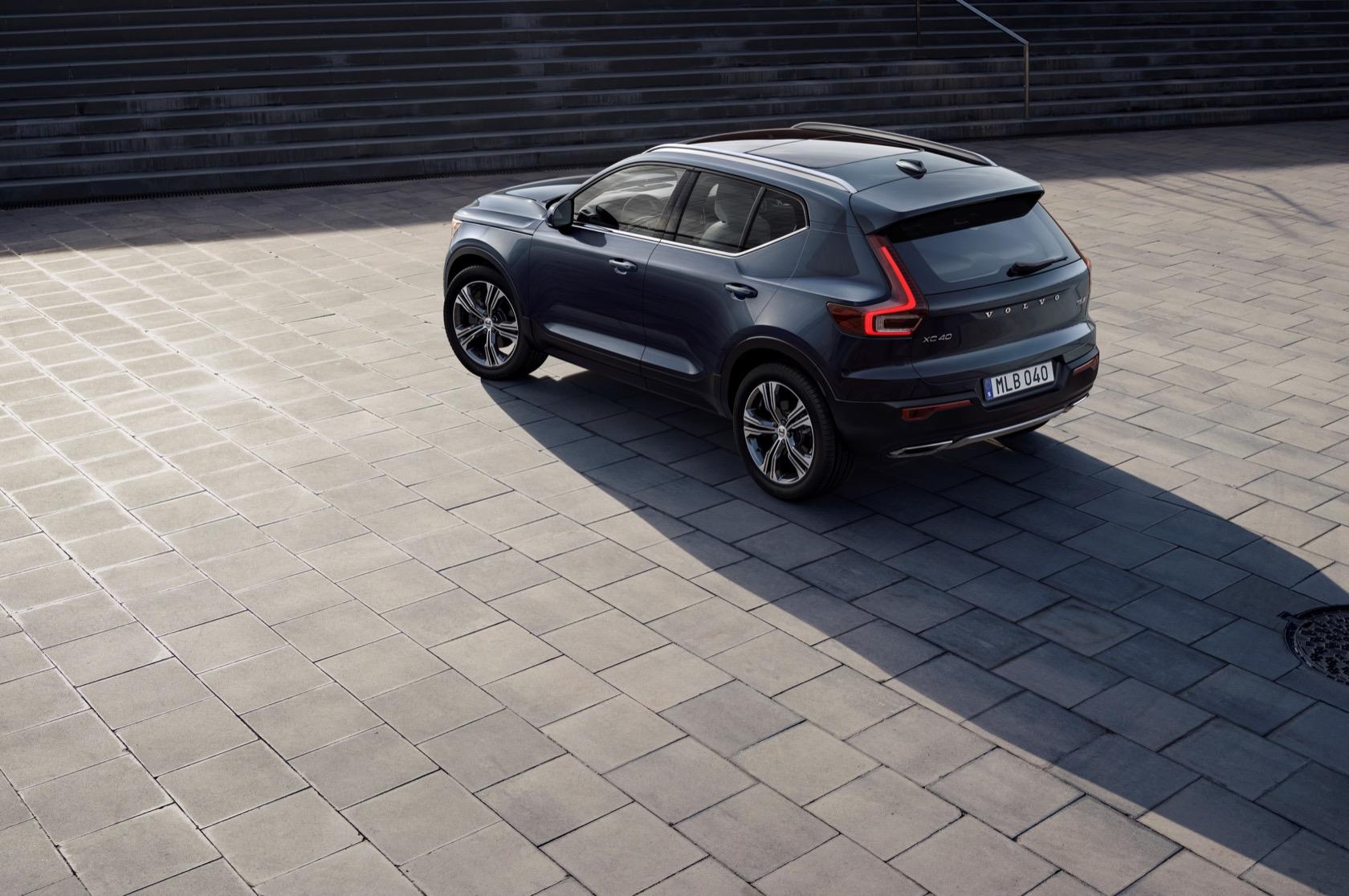 19 Volvo Xc40 Inscription Sees Luxe Crossover Go Subtle Slashgear 19 Volvo Xc40 Inscription Sees Luxe Crossover Go Subtle Slashgear