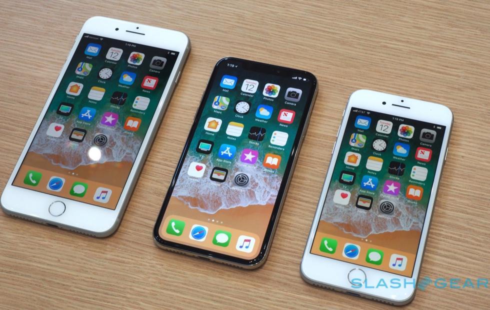 Apple tops Samsung in Q4 2017, smartphone shipments down