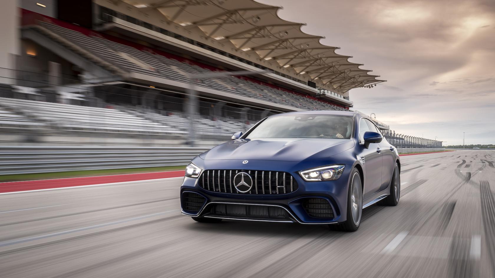 Мерседес AMG gt s зима
