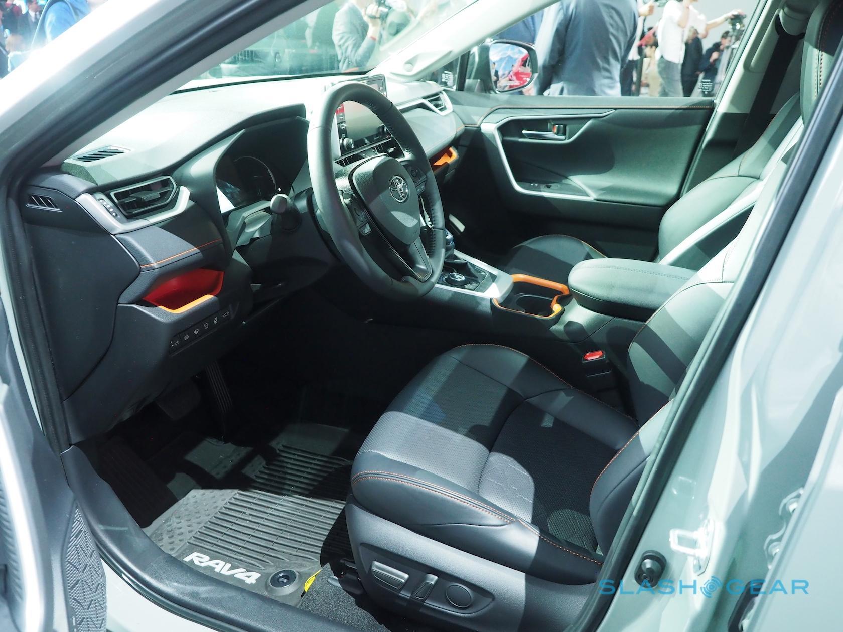 2019 Toyota Rav4 First Look Suv Bester Gets New Awd Carplay With Le Carplay Alexa Integration And 4g Lte Wifi Hotspot Support On Verizon S Network As Standard It Has A 7 Inch Touchscreen