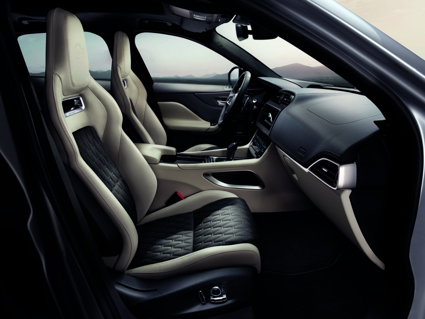 19 Jaguar F Pace Svr Gets 550hp V8 To Give Porsche Anxiety Slashgear 19 Jaguar F Pace Svr Gets 550hp V8 To Give Porsche Anxiety Slashgear