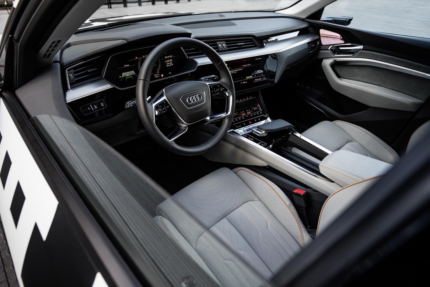 The 2020 Audi E Tron S Cabin Is An Ev Tech Haven Slashgear