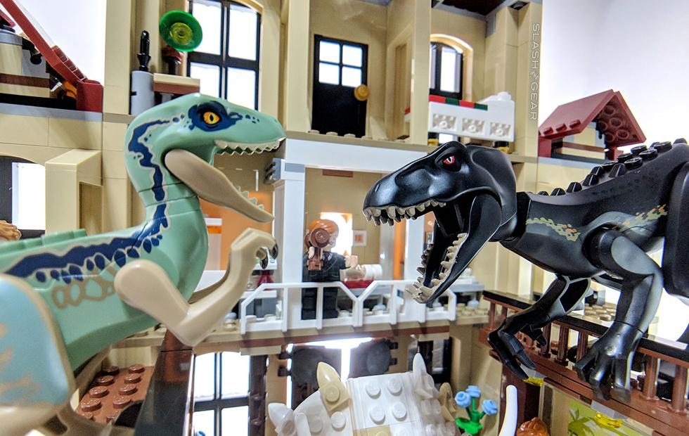 jurassic world indoraptor lego