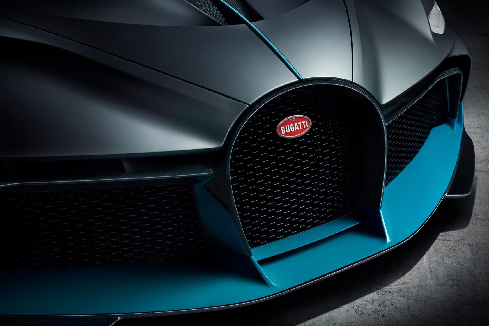 Bugatti Divo Vs Bugatti Chiron Let Them Fight Zigwheels